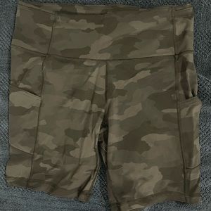 Lululemon swift speed shorts 6” black camo size 10